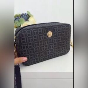 🤍🌷💎Tommy Hilfiger Black and Gray Checkered Wallet